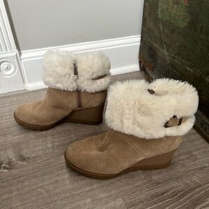 Koolaburra Tan Ankle Boots with Fur Trim